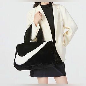 NIKE🤍🖤Faux Fur Bag